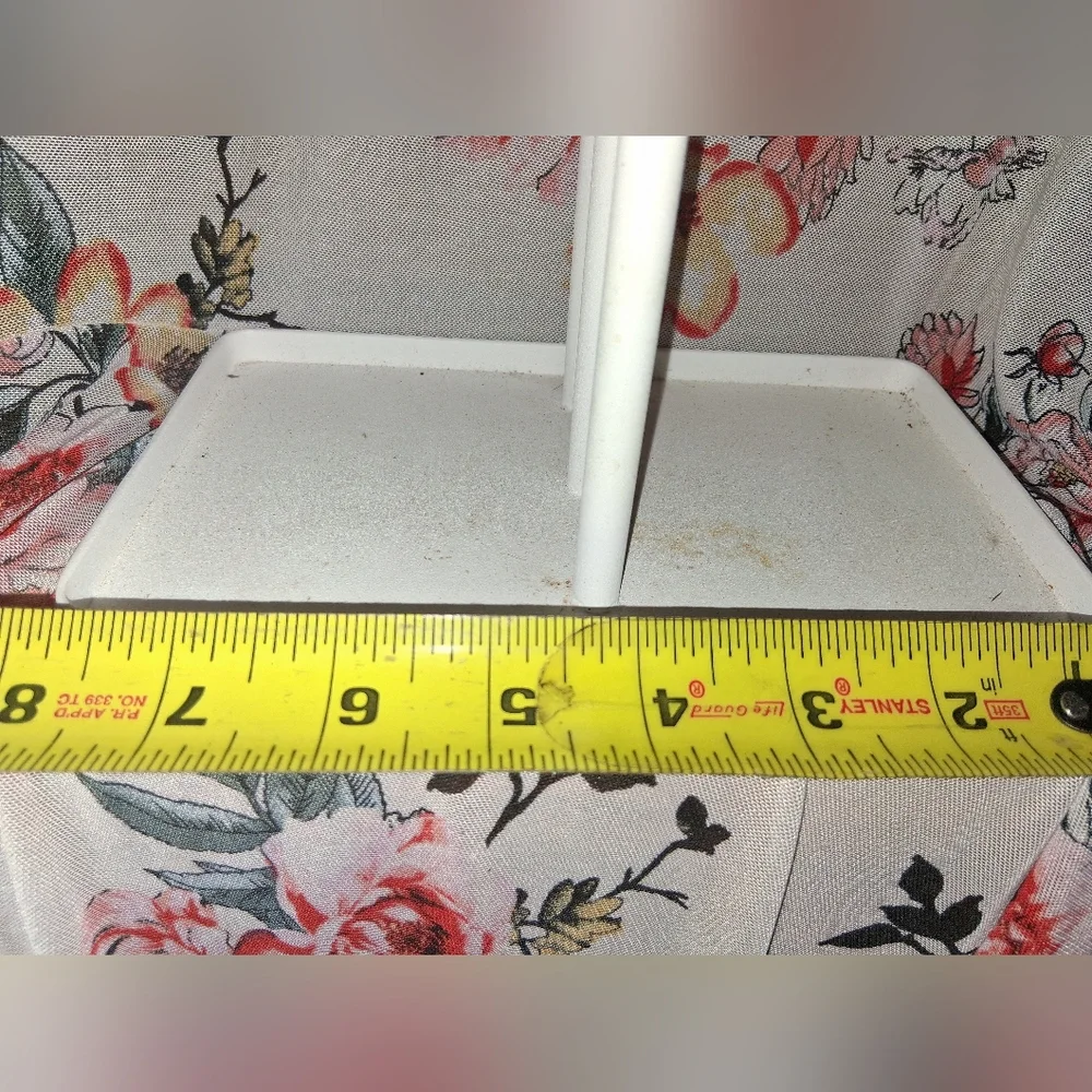 Yamazaki Tosca necklace stand with white steel and natural wood bars